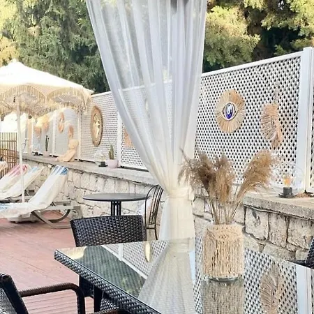 The One Alacati Bed & Breakfast Çeşme