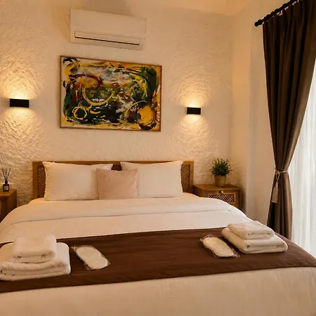 فندق مبيت وإفطار The One Alacati *