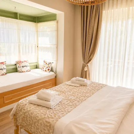 فندق مبيت وإفطار The One Alacati *